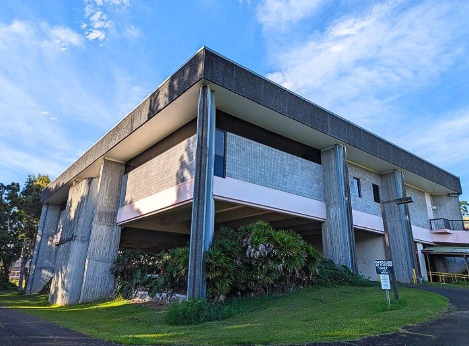 Laupahoehoe Public and School Library