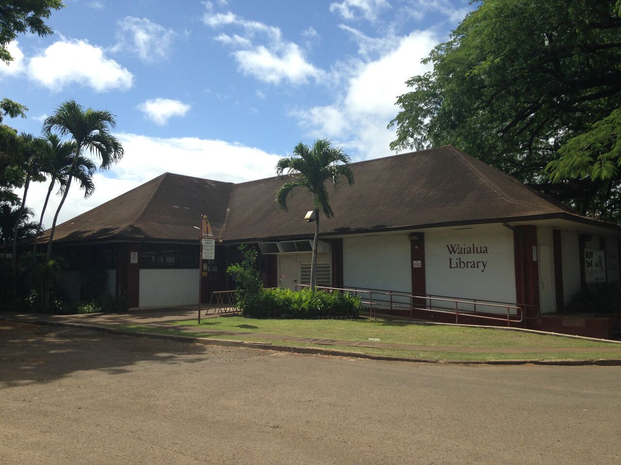 Photo of Waialua branch building