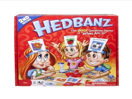 Hedbanz game cover, three children with cards on their headbands guessing what's on each other's cards