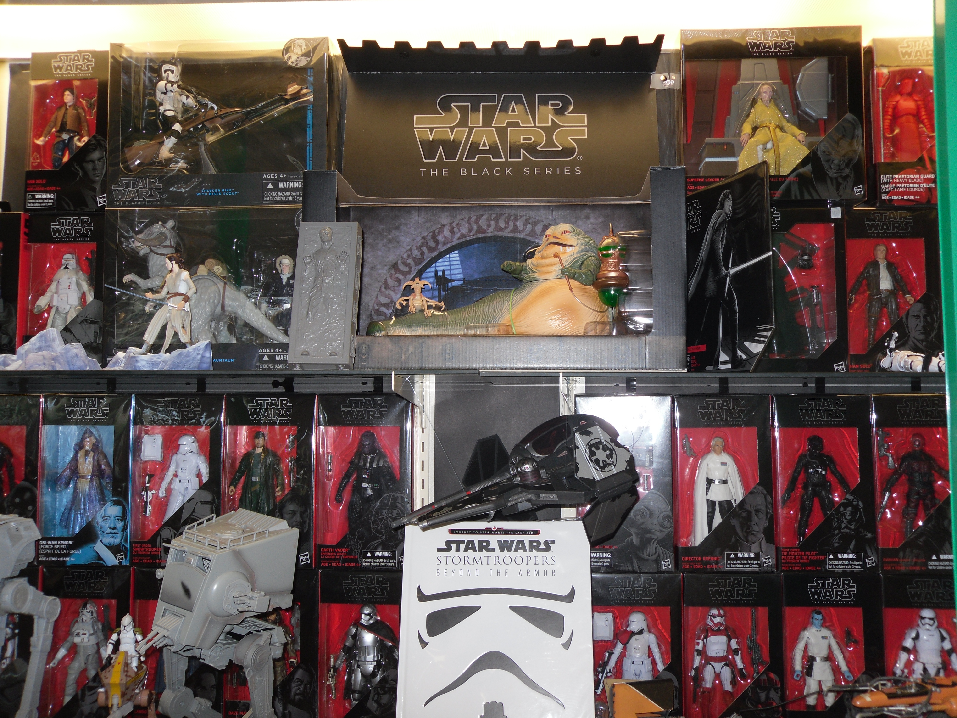 Star Wars figurine and book display at Kapolei Public Library during May 2018