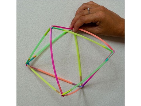 Example of 3D structure made of multicolored straws