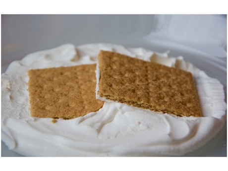 Graham crackers and whipping cream