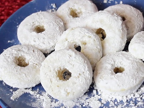 powdered sugar donuts