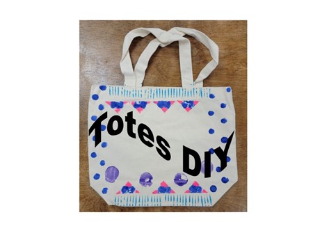 Tote bag decorating