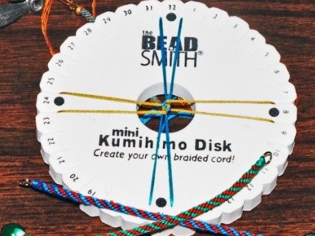Kumihimo disc with thread
