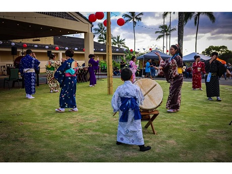 Hawaii Shin Kobukai, photo of people doing bon dance