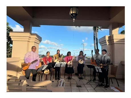 Hawaii Rondalla group photo