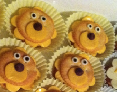 cheese with scalloped edge and a round cracker on top, topped with a smaller round cracker and eyes and nose
