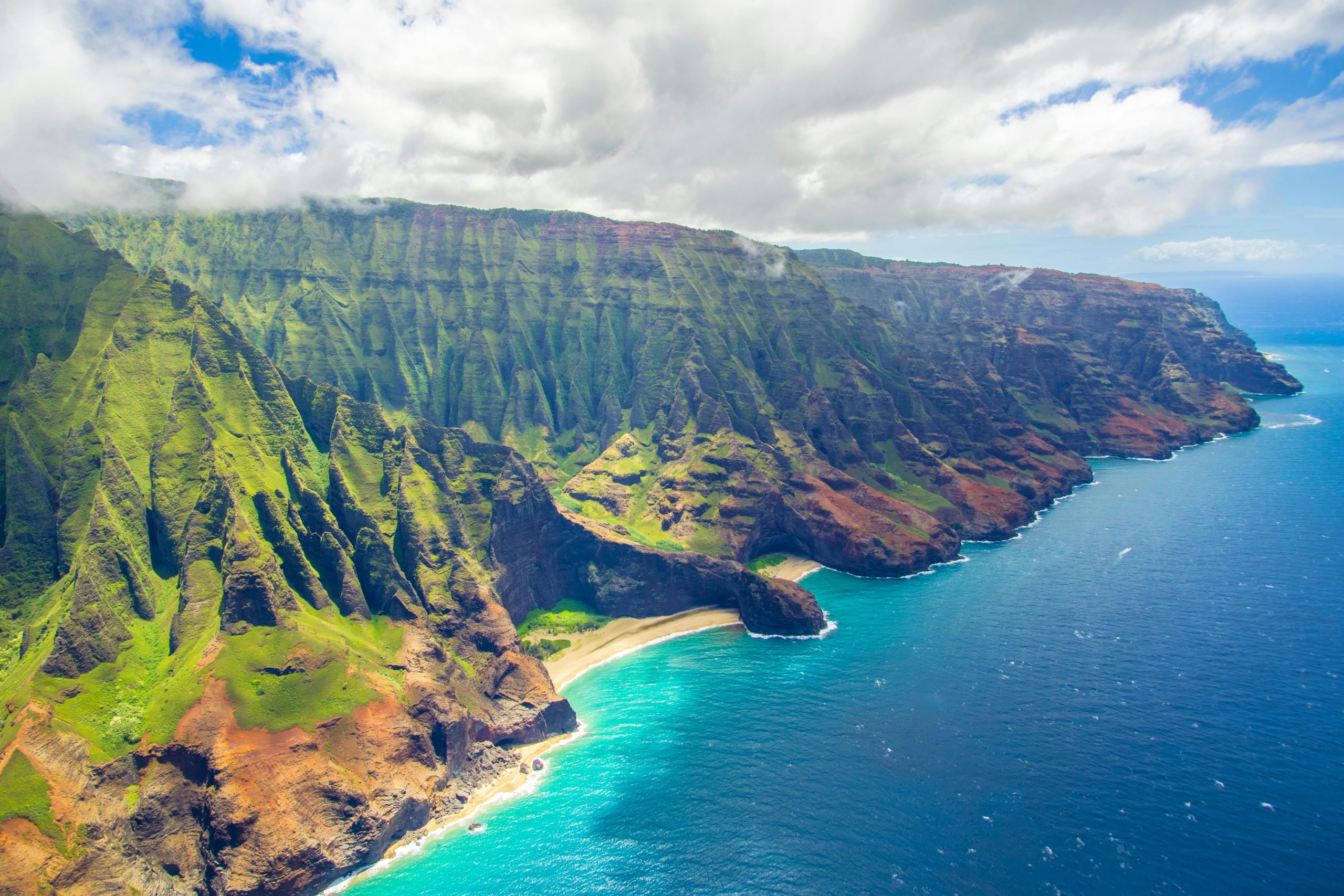 Mountain shoreline picture
