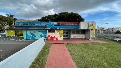 Exterior photo of Kalihi-Pālama Library with new Taking Flight Mural