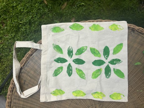 Tote bag with green printed pattern